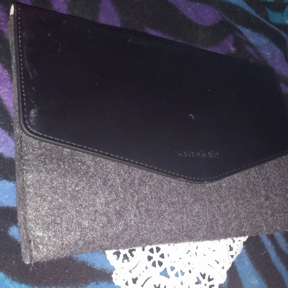 LAST CHANCE SALE ONLY $8 Black & Gray Samsonite Lenovo 7